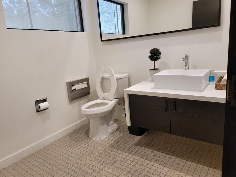 3745 Long Beach Blvd, Long Beach, CA for lease - Interior Photo - Image 3 of 5