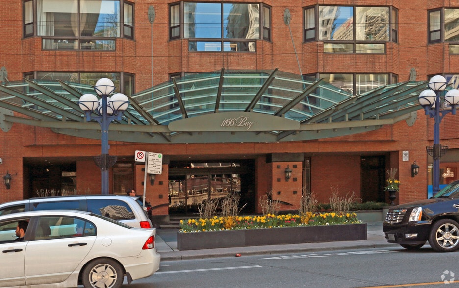 1168 Bay St, Toronto, ON for lease - Building Photo - Image 2 of 5