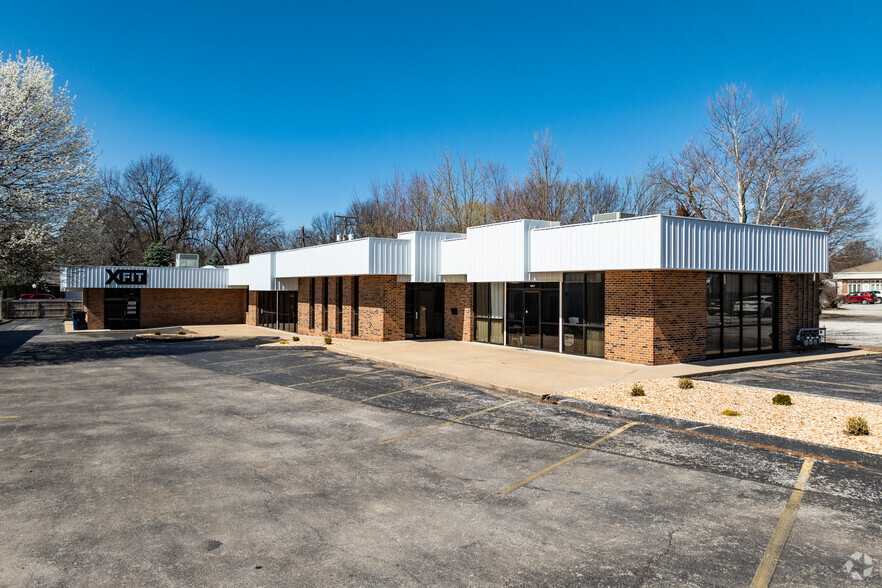 2053 S Waverly Ave, Springfield, MO for lease - Building Photo - Image 1 of 8