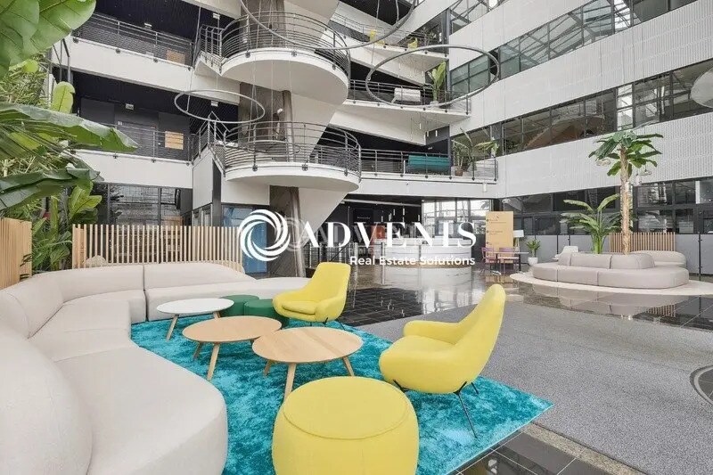 Flex in Guyancourt for lease - Lobby - Image 3 of 4