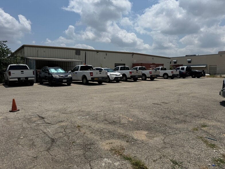 3 Burwood Ln, San Antonio, TX for sale - Building Photo - Image 2 of 4