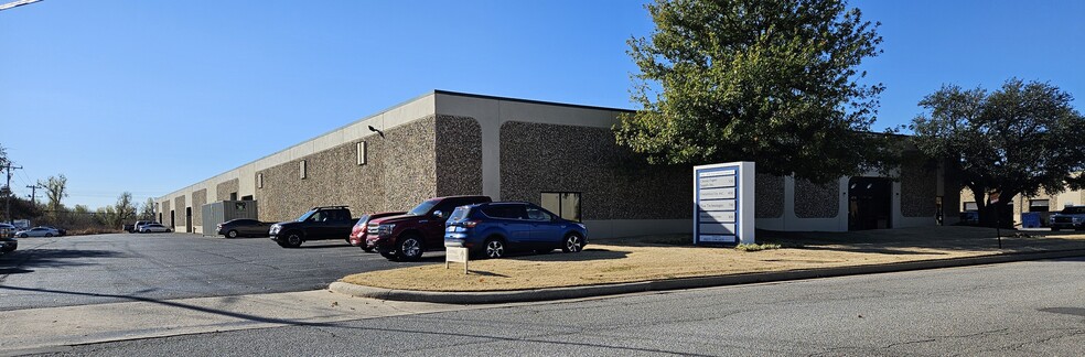 4116-4118 Will Rogers Pky, Oklahoma City, OK for lease - Building Photo - Image 1 of 7