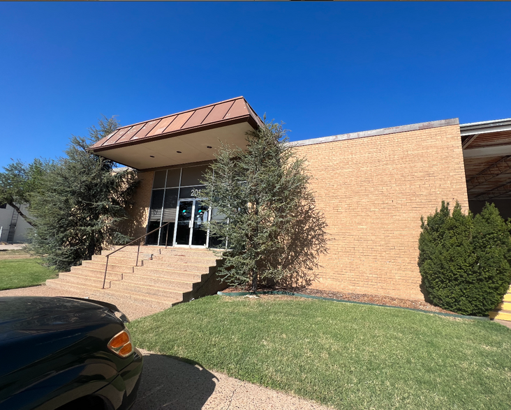 201 N Ann Arbor Ave, Oklahoma City, OK for lease - Building Photo - Image 1 of 20