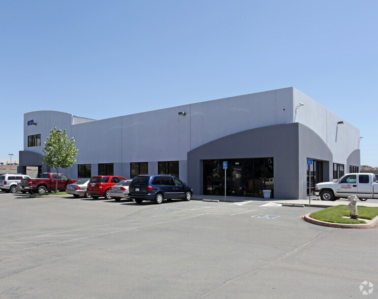 4175 Cincinnati Ave, Rocklin, CA for lease - Building Photo - Image 2 of 3