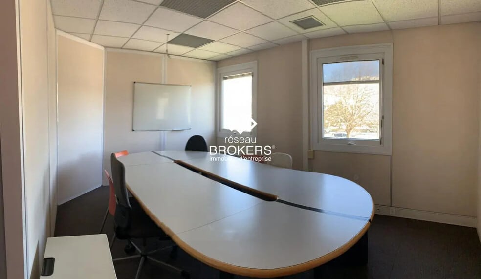 Office in Échirolles for lease - Interior Photo - Image 3 of 17