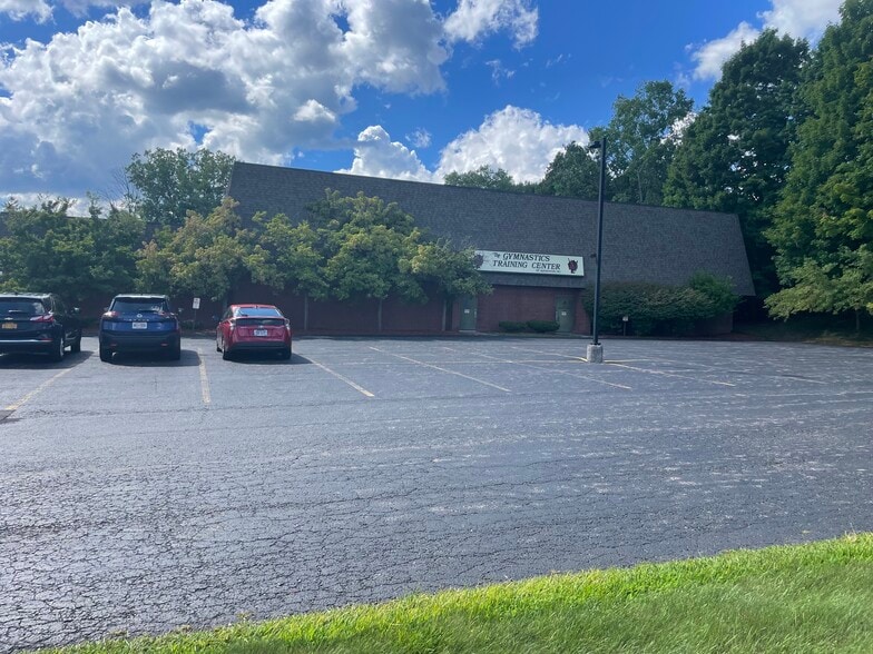 2051 Fairport Nine Mile Point Rd, Penfield, NY for lease - Building Photo - Image 2 of 11