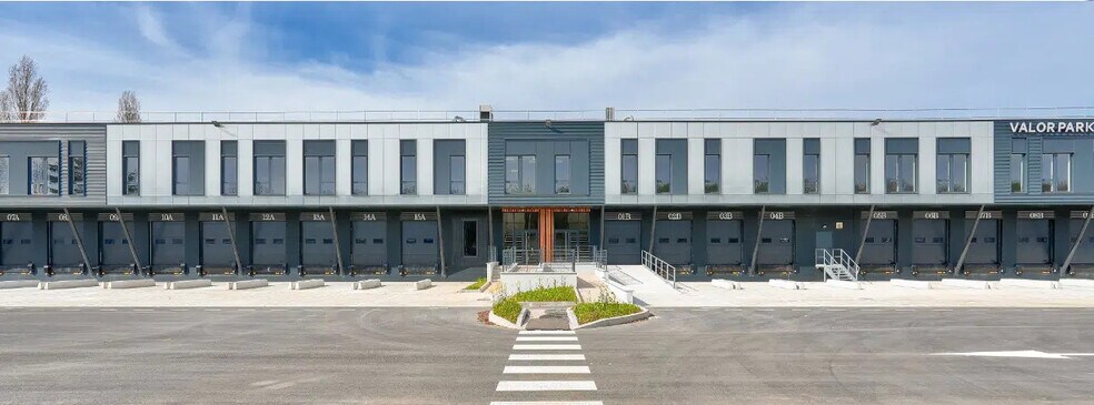 Industrial in Trappes for lease - Building Photo - Image 1 of 4