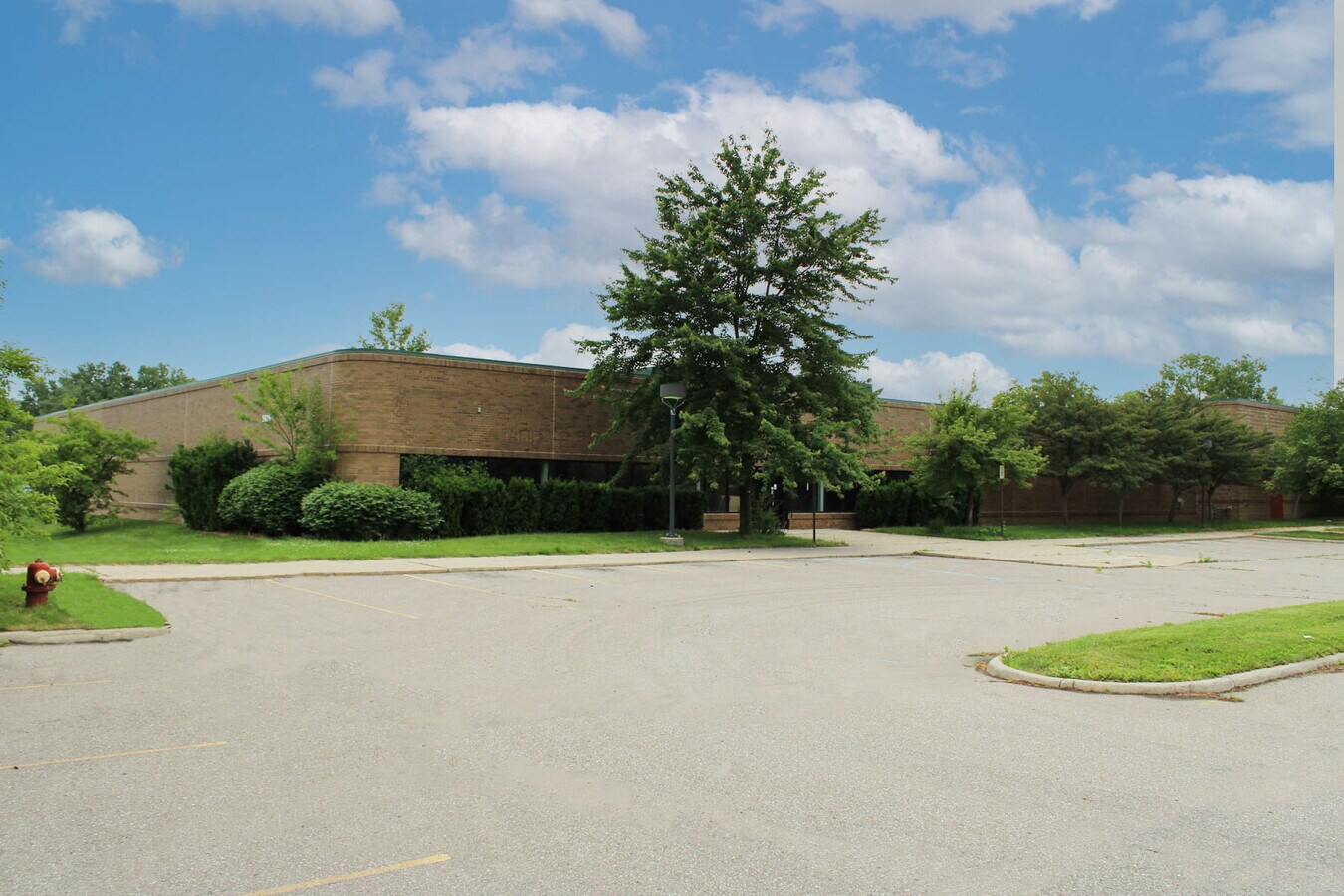 5875 Middlebelt Rd, Romulus, MI 48174