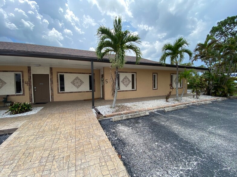 12820 Kenwood Ln, Fort Myers, FL for lease - Building Photo - Image 1 of 22