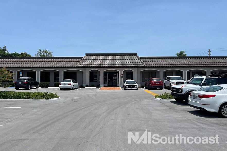 715-735 Colorado Ave, Stuart, FL for lease - Building Photo - Image 2 of 11