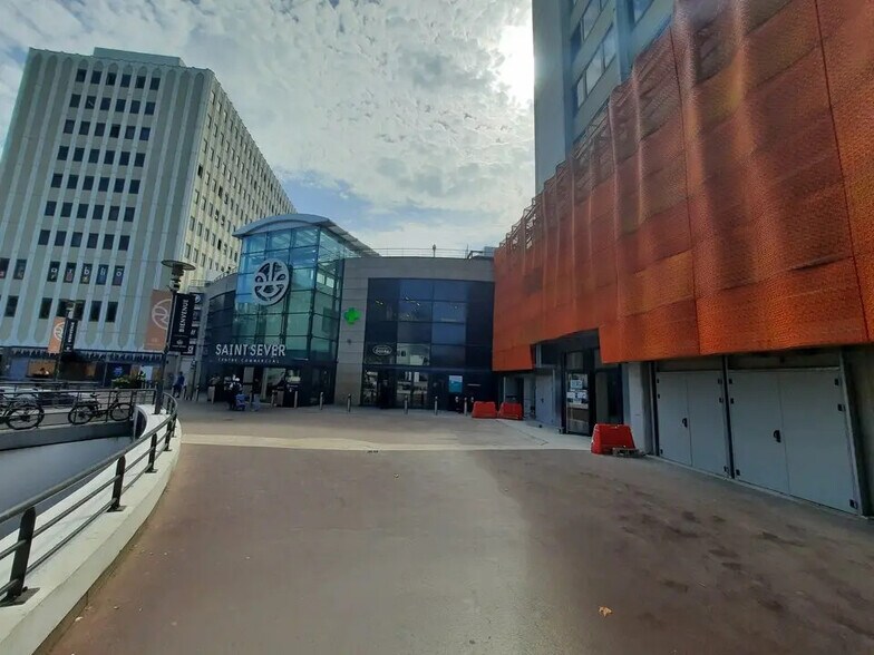 Office in Rouen for lease - Building Photo - Image 1 of 13