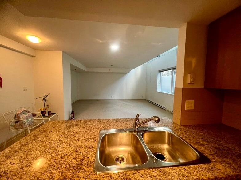 898 Carnarvon St, New Westminster, BC for lease - Interior Photo - Image 3 of 20