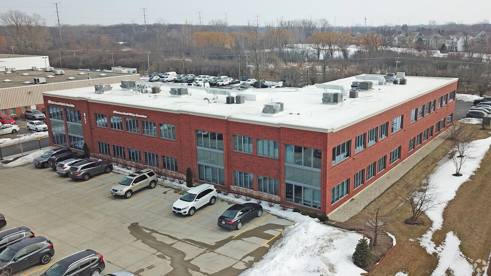 917 Sherwood Dr, Lake Bluff, IL 60044