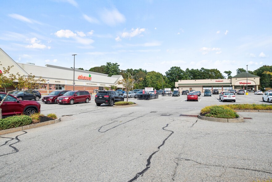 121-137 Marion Rd, Wareham, MA for lease - Building Photo - Image 1 of 10