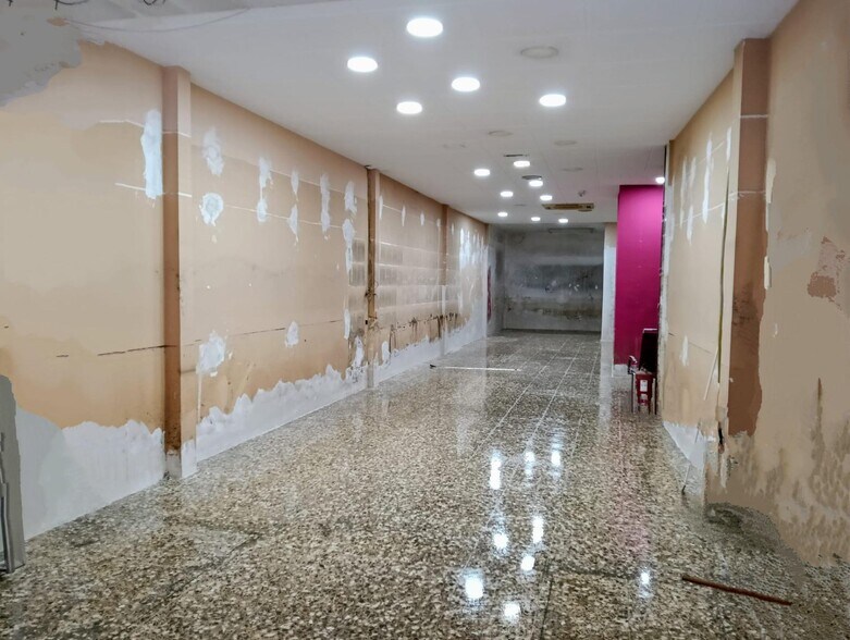Retail in Algemesí for lease - Interior Photo - Image 1 of 8