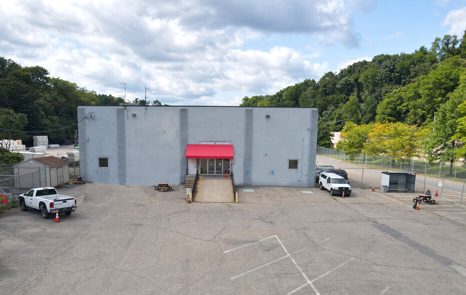 1530 Chartiers Ave, Pittsburgh, PA for lease - Building Photo - Image 3 of 5