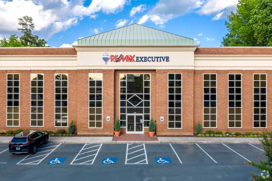 2901 Coltsgate Rd, Charlotte, NC for lease - Building Photo - Image 1 of 13