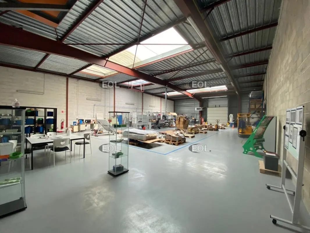 Flex in Saint-Pierre-du-Perray for lease Building Photo- Image 1 of 17