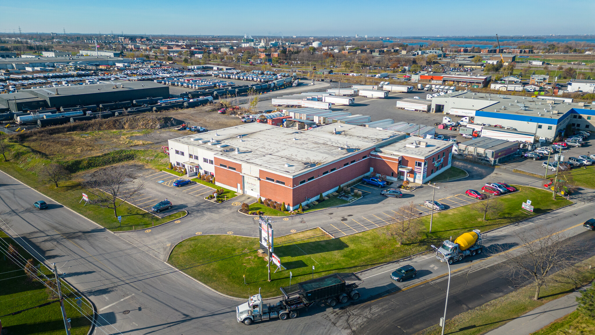 850 Ch Saint-José, La Prairie, QC for lease Building Photo- Image 1 of 11