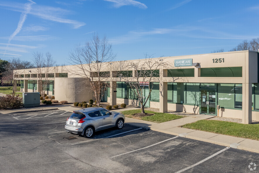 1251 Kemper Meadow Dr, Cincinnati, OH for lease - Building Photo - Image 3 of 9