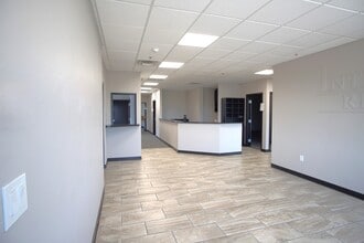 521 W Wilshire Blvd, Oklahoma City, OK for lease Lobby- Image 1 of 16