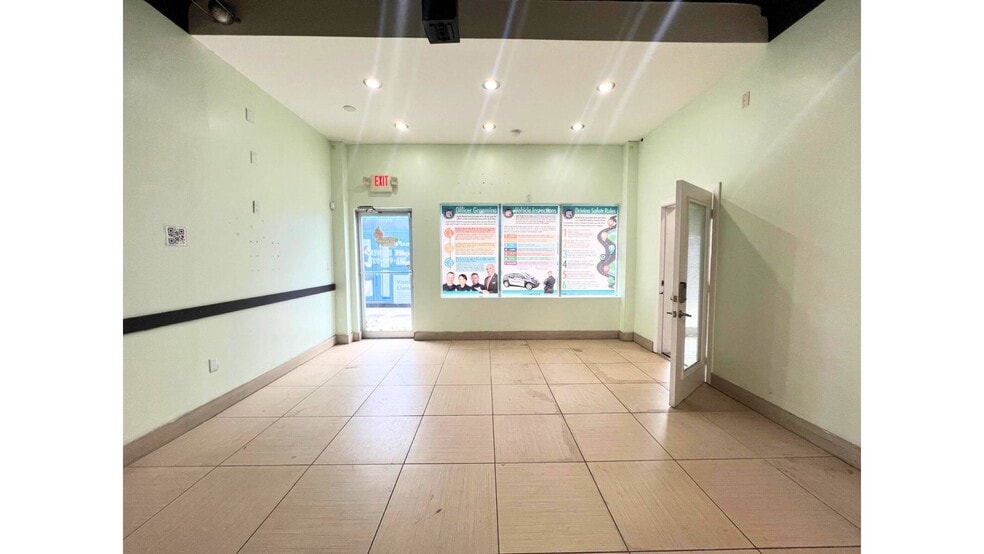 2601-2611 W Flagler St, Miami, FL for lease - Building Photo - Image 3 of 9