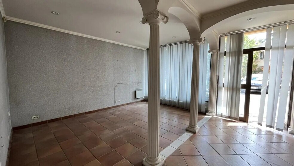 Office in SOPHIA ANTIPOLIS for lease - Interior Photo - Image 2 of 9