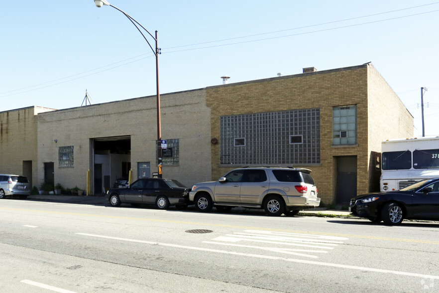 3017 N Elston Ave, Chicago, IL for lease - Primary Photo - Image 1 of 11