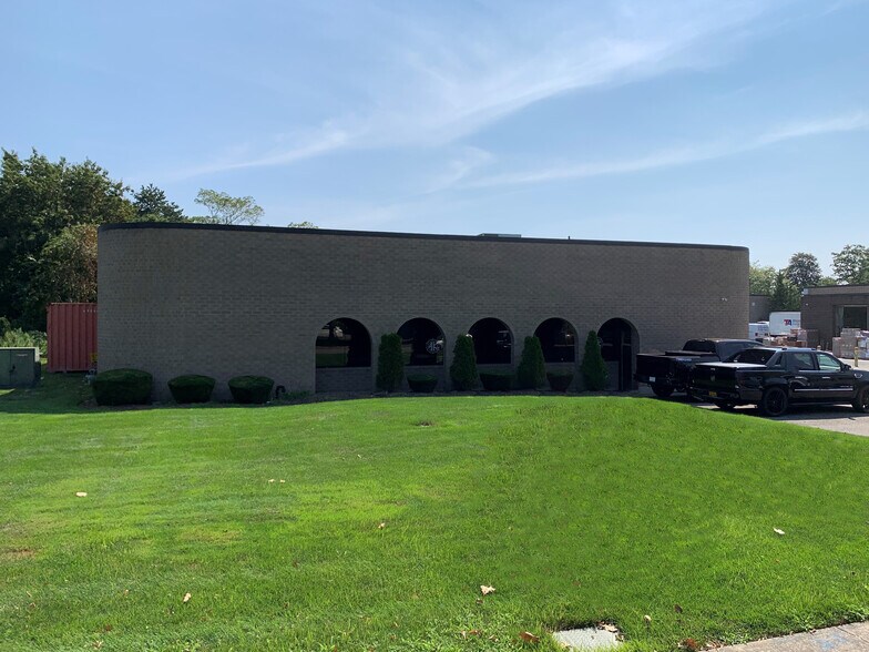 25 Raynor Ave, Ronkonkoma, NY for sale - Building Photo - Image 1 of 1