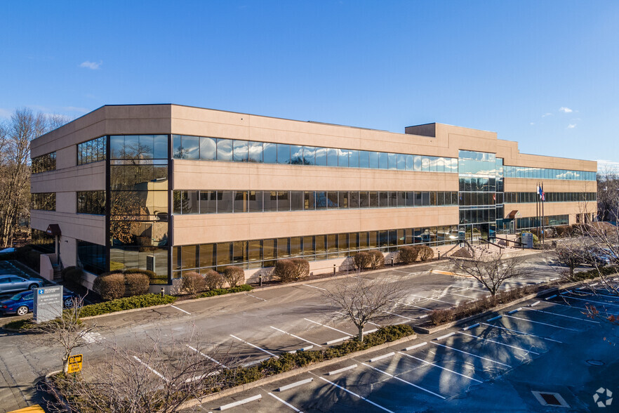 11 Riverbend Dr S, Stamford, CT for lease - Building Photo - Image 1 of 5