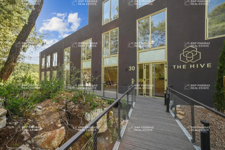 Office in Valbonne for lease - Building Photo - Image 1 of 19