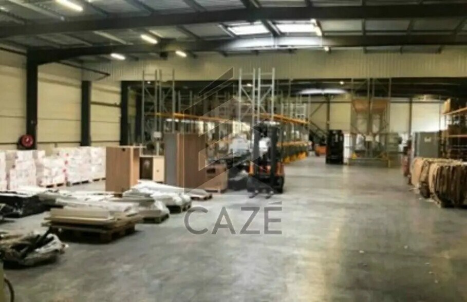 Flex in Le Haillan for lease - Building Photo - Image 1 of 4