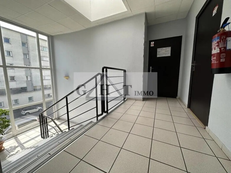 Office in Bonneuil-sur-Marne for lease - Interior Photo - Image 2 of 4