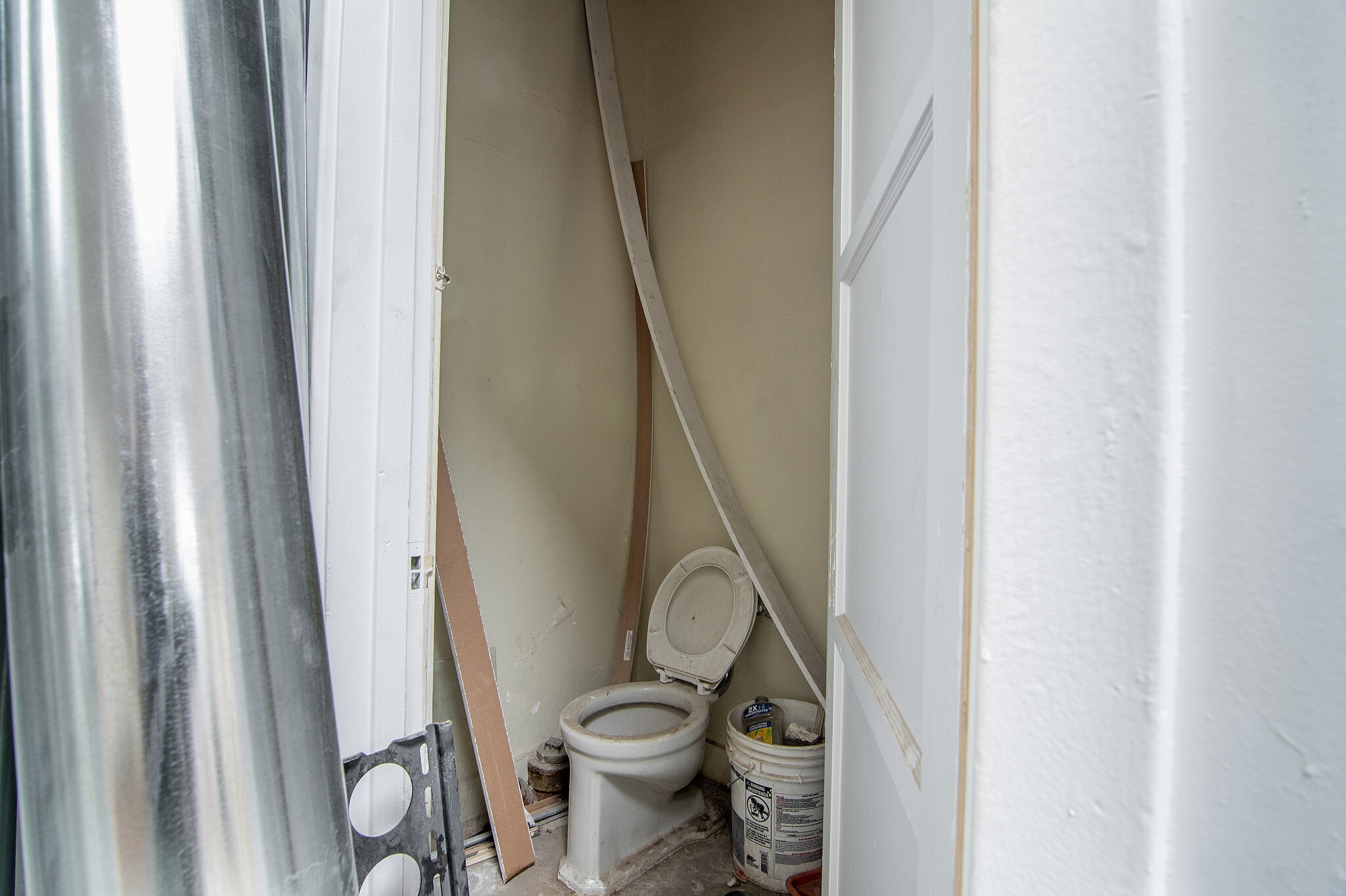 138 N Artsakh Ave, Glendale, CA for lease Interior Photo- Image 1 of 15