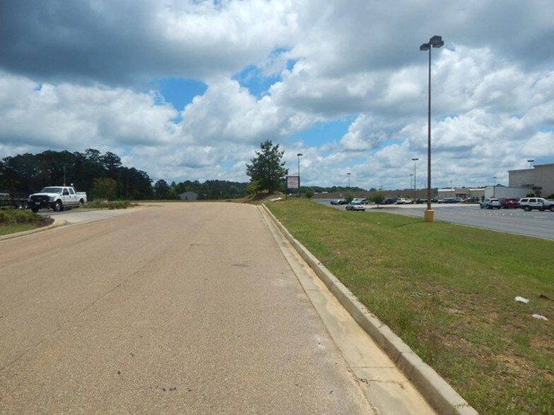 0 Mall Dr, Mccomb, MS for sale - Building Photo - Image 1 of 1