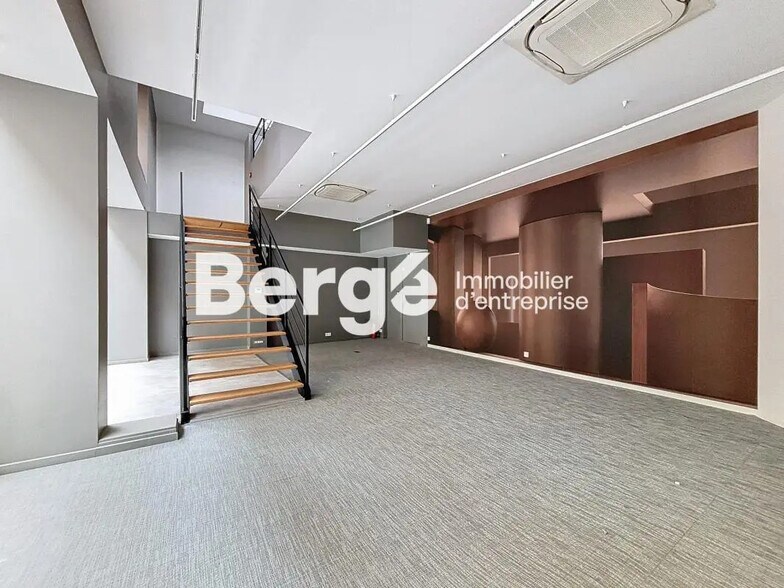 Retail in Nice for lease - Interior Photo - Image 2 of 11