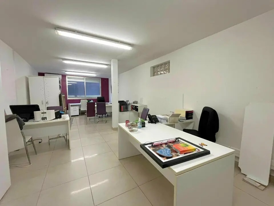 Retail in Nice for lease Interior Photo- Image 1 of 5