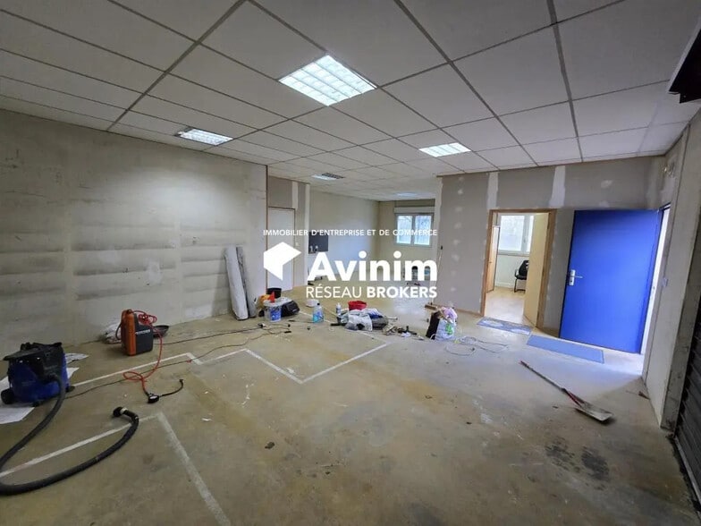 Office in Domont for lease - Interior Photo - Image 1 of 6