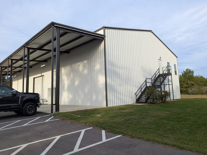 404 Bryant rd, Conroe, TX for lease - Building Photo - Image 3 of 19