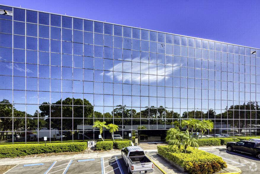 5100 W Kennedy Blvd, Tampa, FL for lease - Building Photo - Image 3 of 8