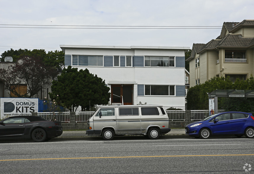 2425 W Broadway, Vancouver, BC for sale - Building Photo - Image 3 of 6