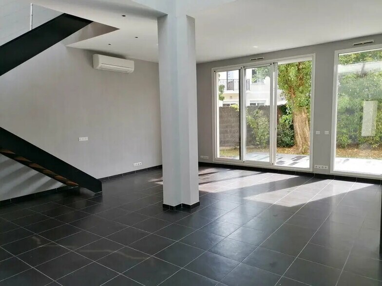 Office in Saint-Maur-des-Fossés for lease - Building Photo - Image 2 of 5