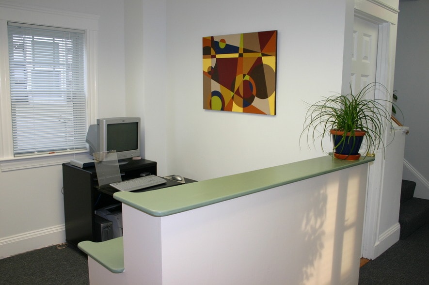 69 Holmes St, Quincy, MA for lease - Interior Photo - Image 3 of 4