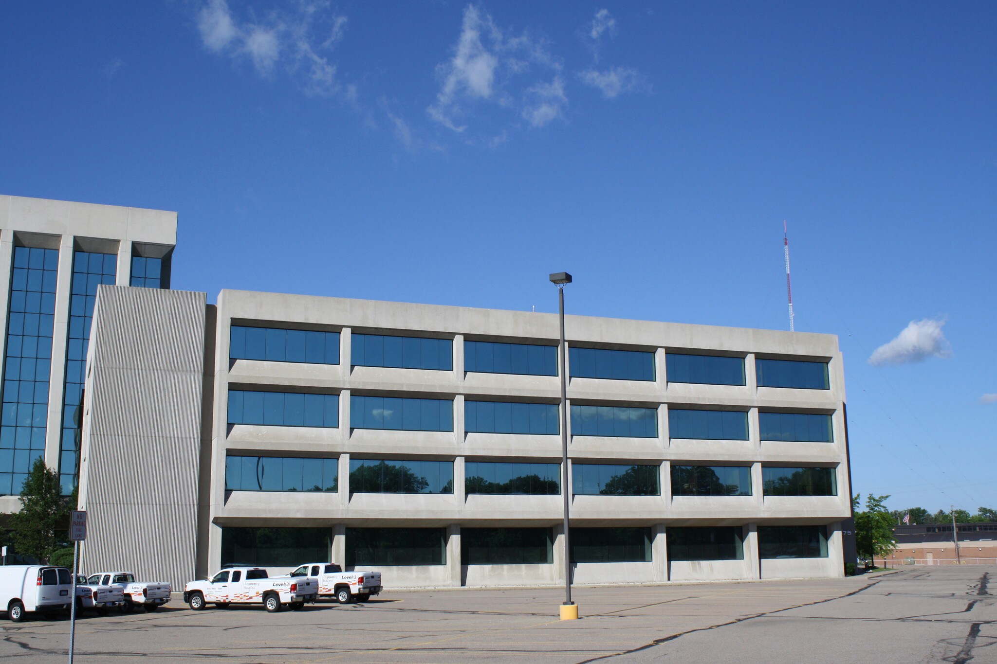 19675 W Ten Mile Rd, Southfield, MI for sale Building Photo- Image 1 of 1