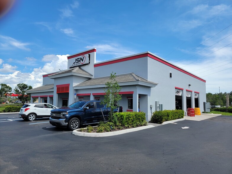 5571 Lee Blvd, Lehigh Acres, FL for lease - Building Photo - Image 1 of 2