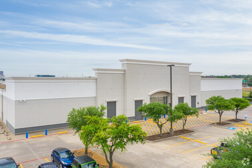 8050 Forest Ln, Dallas, TX for sale - Building Photo - Image 1 of 1