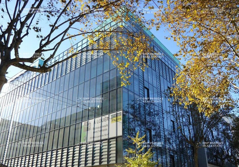 Office in Lyon for lease - Building Photo - Image 2 of 26