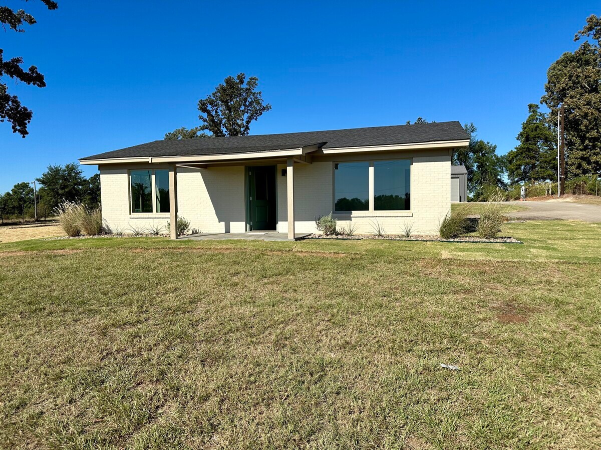 17486 State Highway 155 S, Flint, TX 75762 Warehouse & Office For