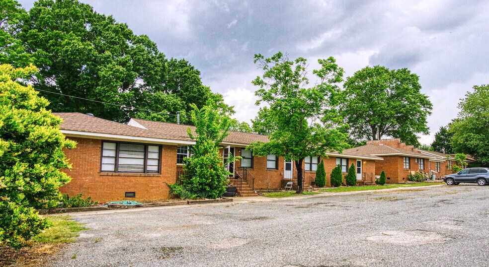 19612 & 19630 Oak St, Cornelius, NC for sale - Building Photo - Image 1 of 1
