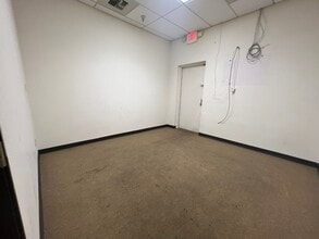 9250 N 43rd Ave, Glendale, AZ for lease Interior Photo- Image 2 of 7